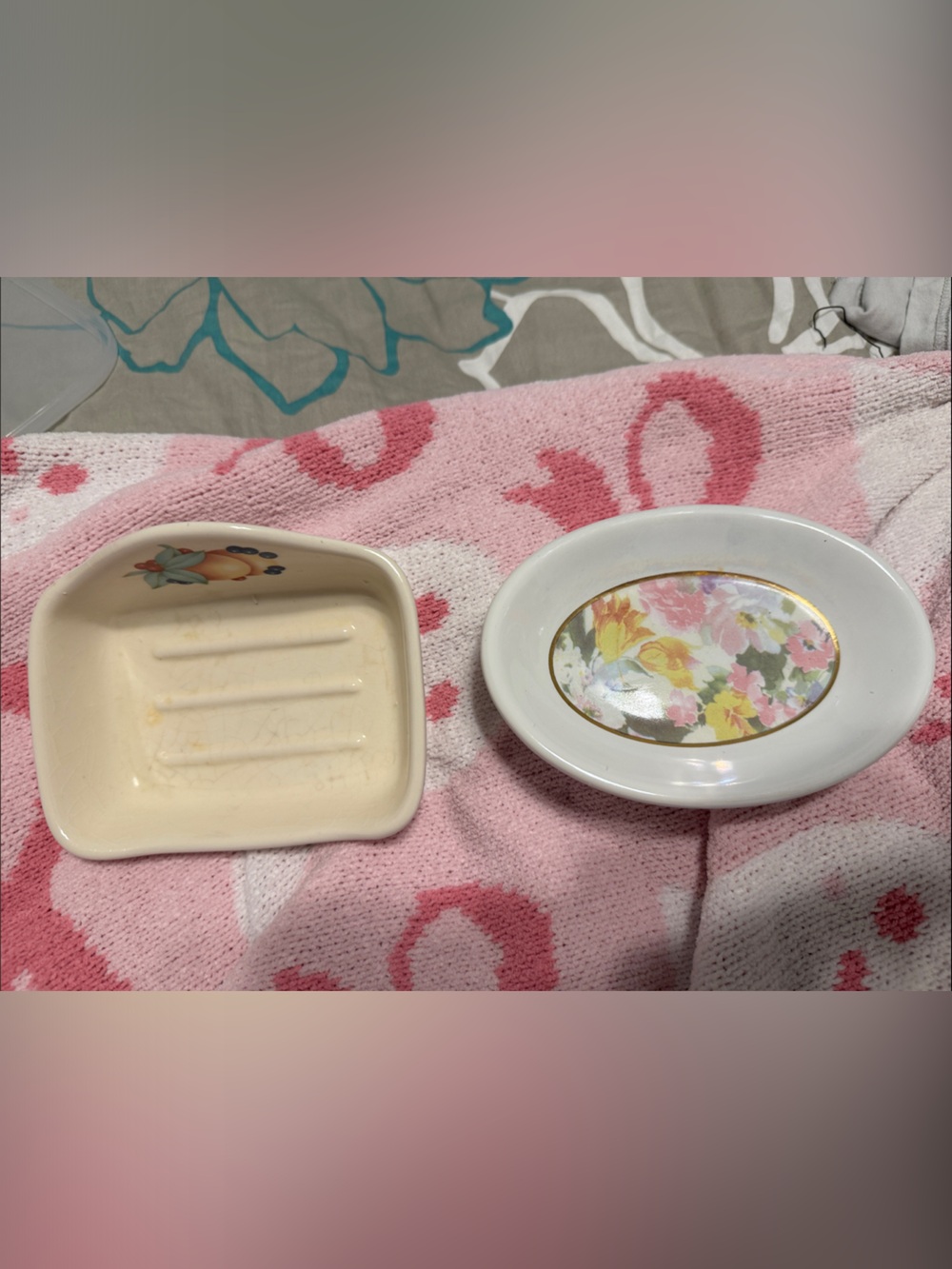2 vintage Ceramic Floral Soap Dish - White/Cream